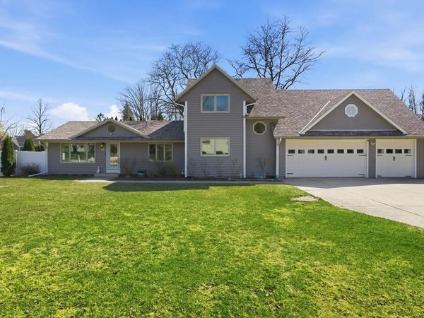 1633 W Eleanor PLACE, Mequon, WI 53092