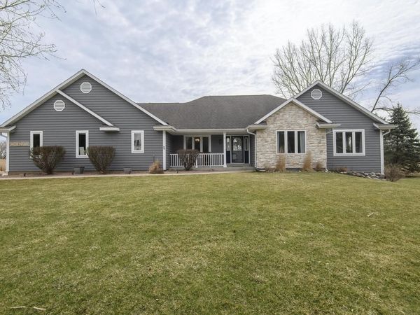 W231N7020 Homestead COURT, Sussex, WI 53089
