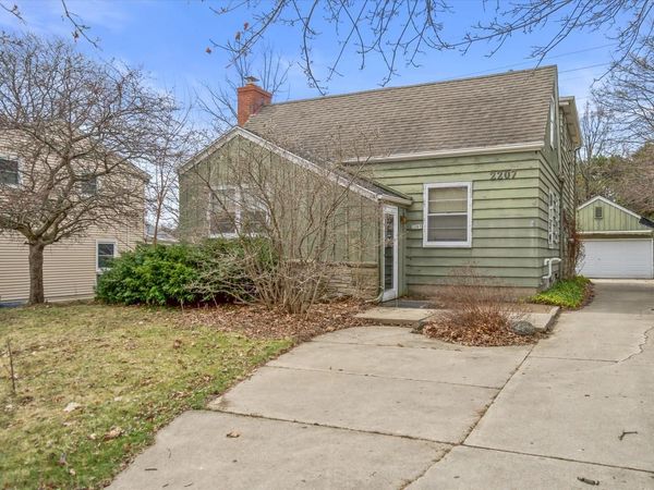 2207 N 119th STREET, Wauwatosa, WI 53226