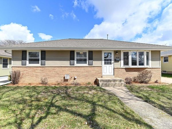 7818 W Warnimont AVENUE, Milwaukee, WI 53220