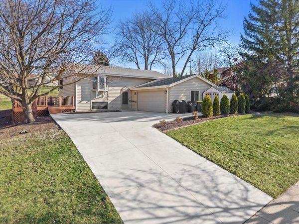 1961 Rambling Rose ROAD, Waukesha, WI 53186