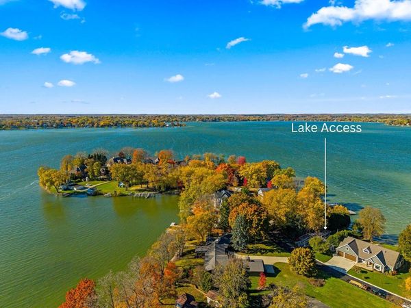 N60W38457 Blackhawk DRIVE, Oconomowoc, WI 53066