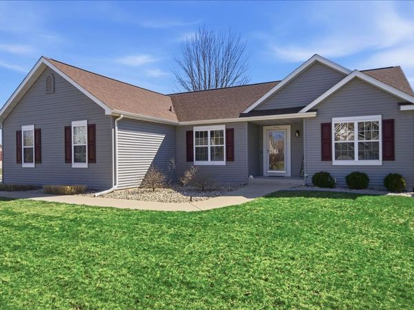 1418 Center STREET, Hartford, WI 53027