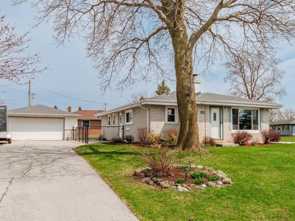 4386 S Honey Creek DRIVE, Greenfield, WI 53220