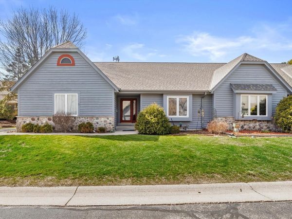 308 King William COURT S, Waukesha, WI 53186