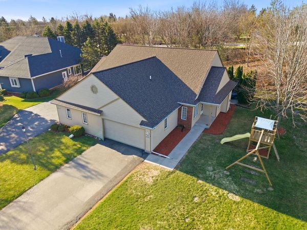 N48W16217 Lone Oak LANE, Menomonee Falls, WI 53051