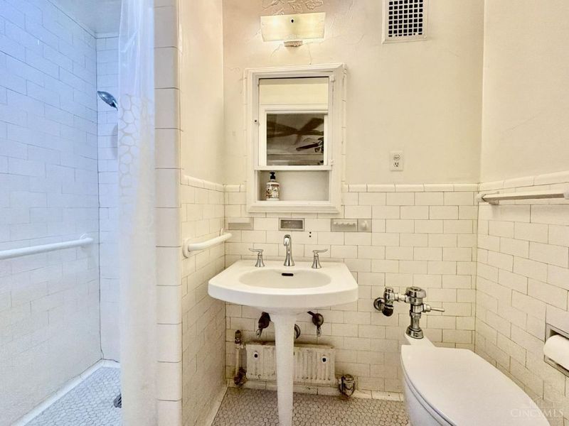 3900 Rose Hill Avenue, Unit 301A, Cincinnati, OH 45229 Photo 26