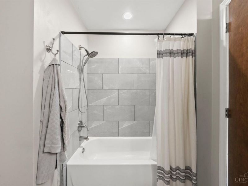 217 Droxford Close, Springdale, OH 45246 Photo 14