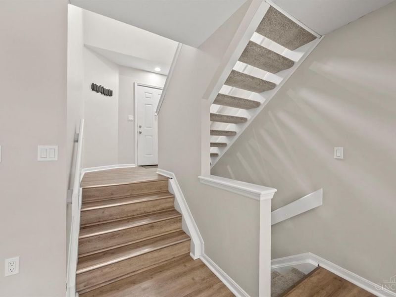 217 Droxford Close, Springdale, OH 45246 Photo 2