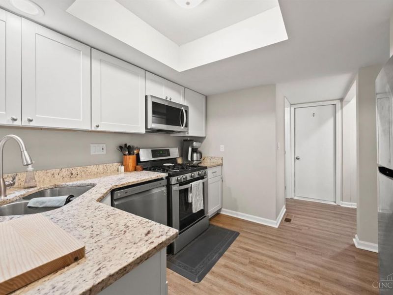 217 Droxford Close, Springdale, OH 45246 Photo 6