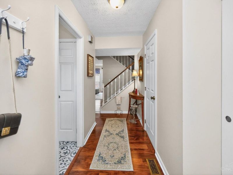 10888 Ponds Lane, Sycamore Township, OH 45242 Photo 3