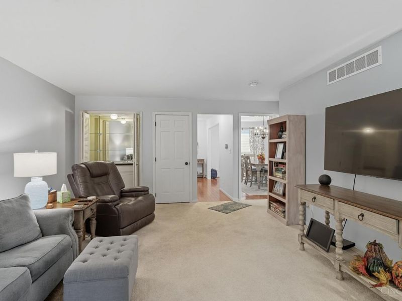 40 Nicholson Court, Washington Township, OH 45459 Photo 8