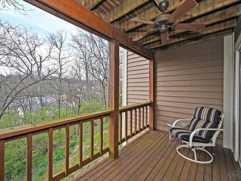 681 Totten Way, Cincinnati, OH 45226 Photo 12