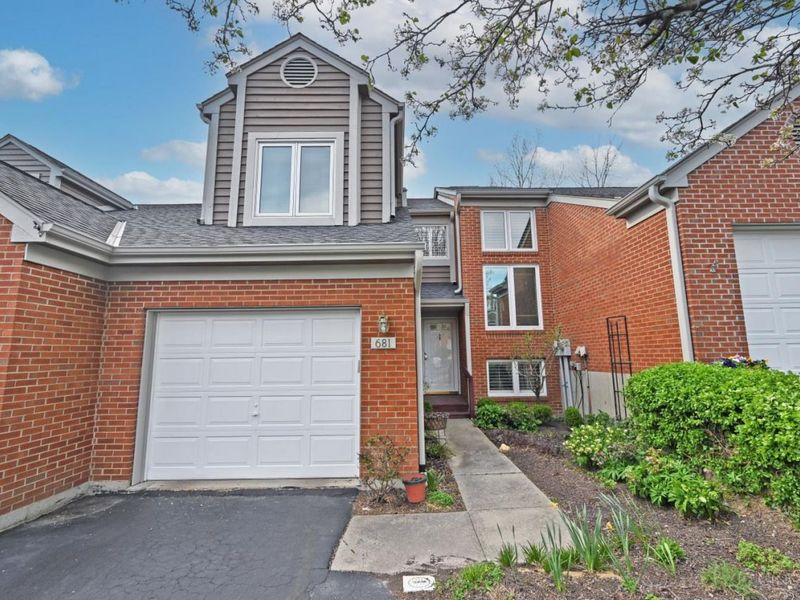 681 Totten Way, Cincinnati, OH 45226 Photo 2