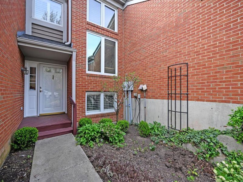 681 Totten Way, Cincinnati, OH 45226 Photo 4