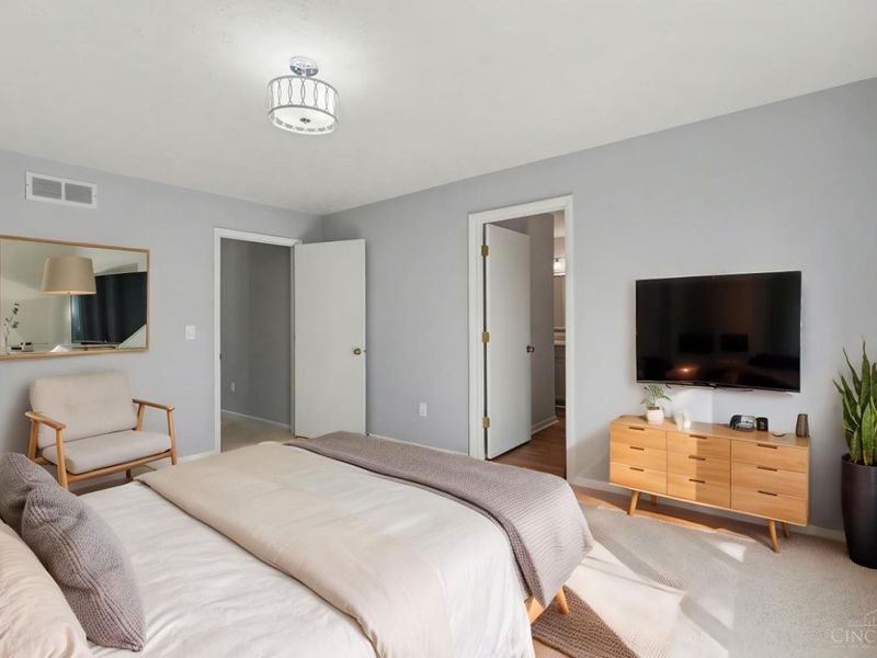 9910 Timbers Drive, Blue Ash, OH 45242 Photo 17