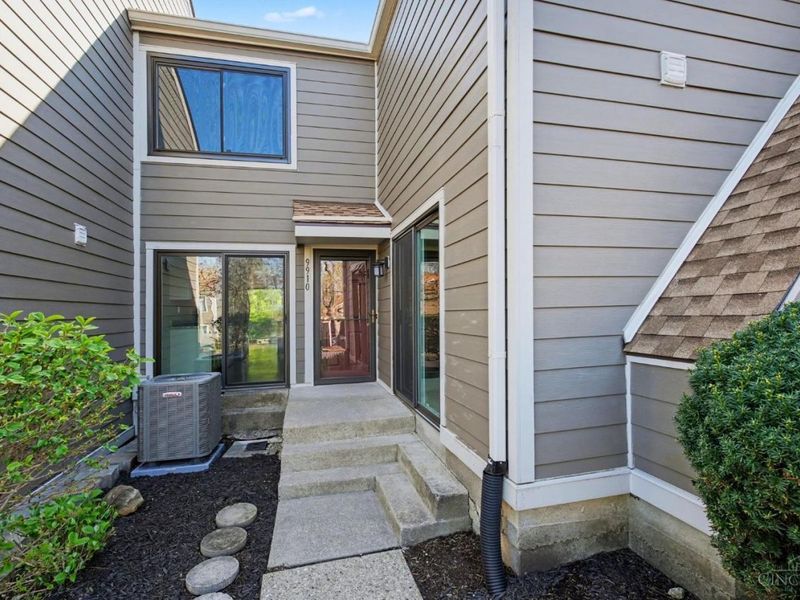 9910 Timbers Drive, Blue Ash, OH 45242 Photo 2