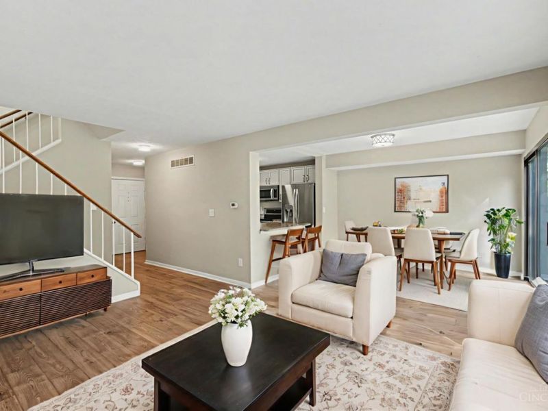 9910 Timbers Drive, Blue Ash, OH 45242 Photo 9