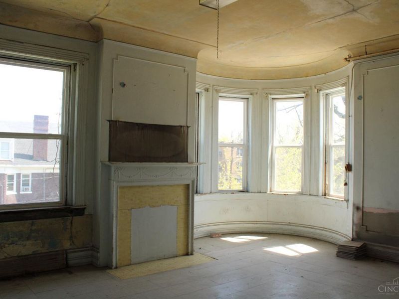 618 Forest Avenue, Cincinnati, OH 45229 Photo 2