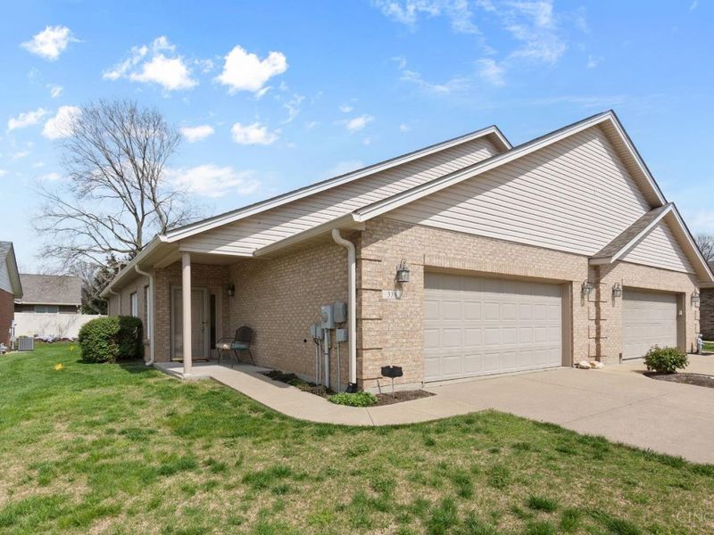 336 Lauryn Meadows Court, Fairfield, OH 45014 Photo 2