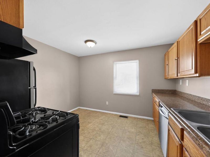 9738 Dunraven Drive, Colerain Township, OH 45251 Photo 10