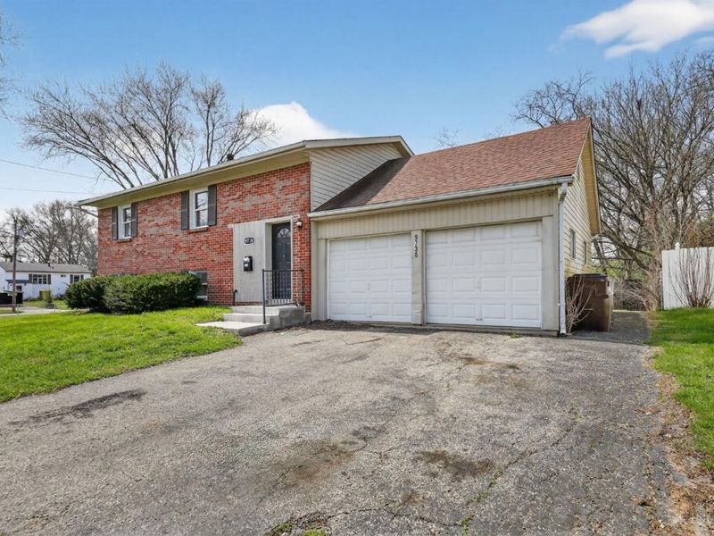 9738 Dunraven Drive, Colerain Township, OH 45251 Photo 2