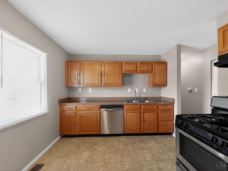 9738 Dunraven Drive, Colerain Township, OH 45251 Photo 9