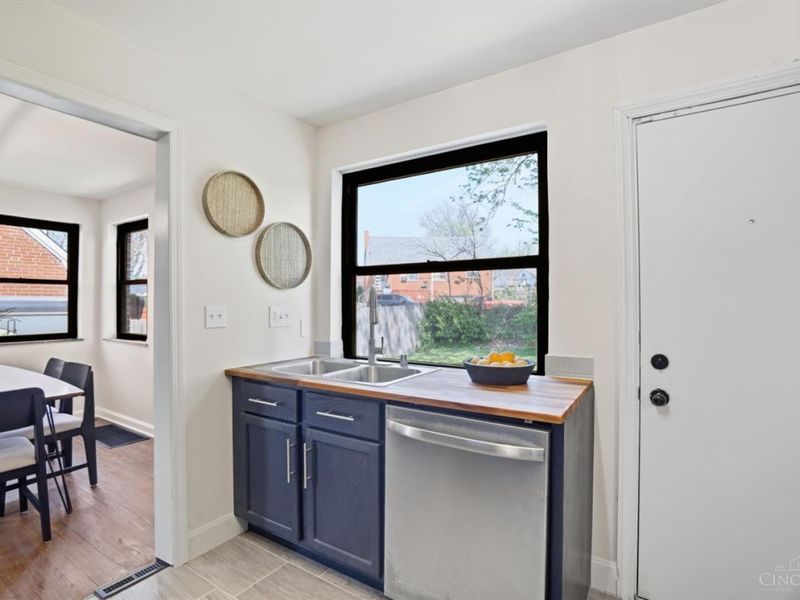 6024 Sunridge Drive, Cincinnati, OH 45224 Photo 12