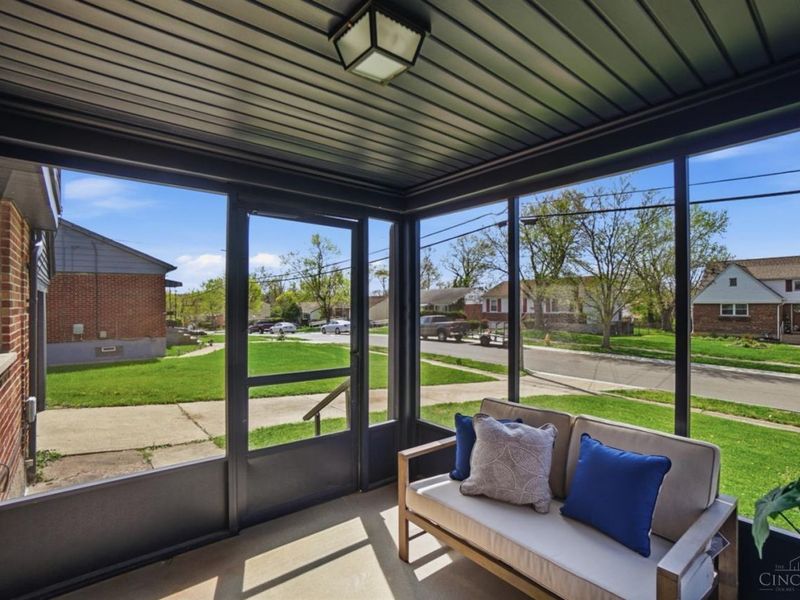 6024 Sunridge Drive, Cincinnati, OH 45224 Photo 4