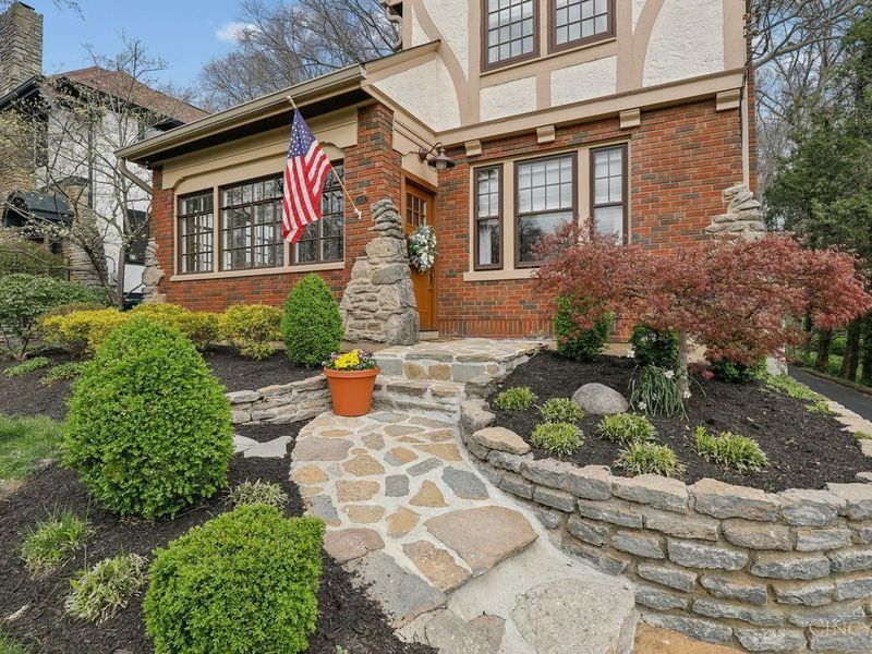 1122 Beverly Hill Drive, Cincinnati, OH 45208 Photo 3