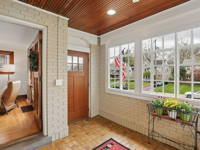 1122 Beverly Hill Drive, Cincinnati, OH 45208 Photo 4