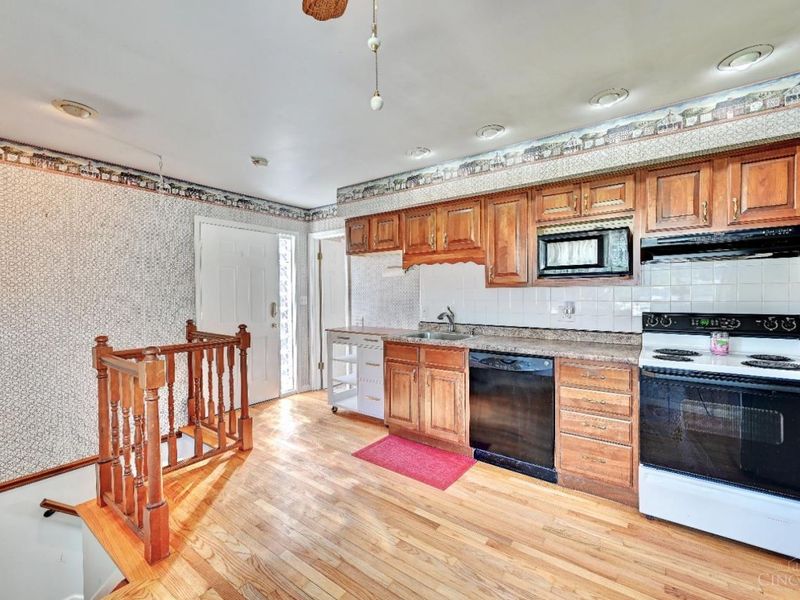 1063 Newcastle Drive, Springfield Twp., OH 45231 Photo 6