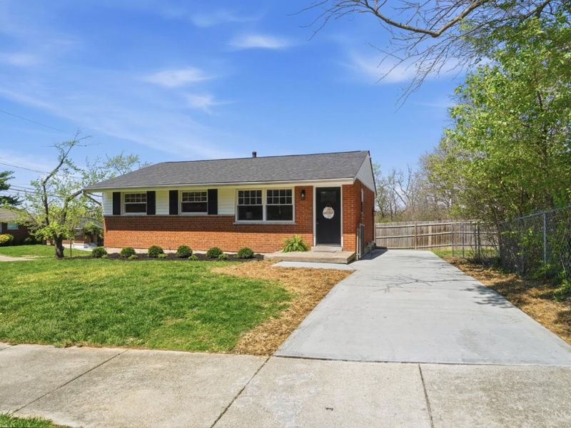 1452 Verdale Drive, Anderson Twp, OH 45230 Photo 2