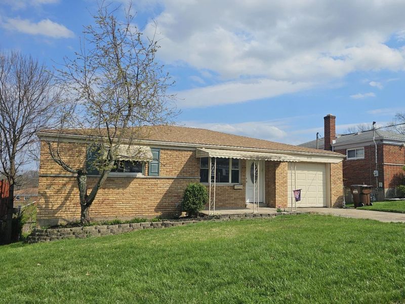 818 Woodyhill Drive, Cincinnati, OH 45238 Photo 2