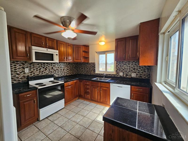 818 Woodyhill Drive, Cincinnati, OH 45238 Photo 4