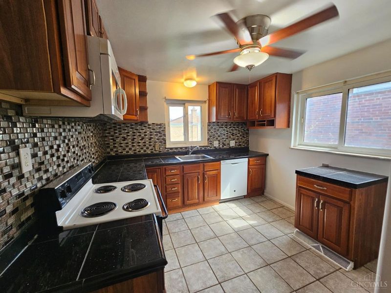 818 Woodyhill Drive, Cincinnati, OH 45238 Photo 5