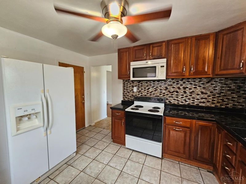 818 Woodyhill Drive, Cincinnati, OH 45238 Photo 6