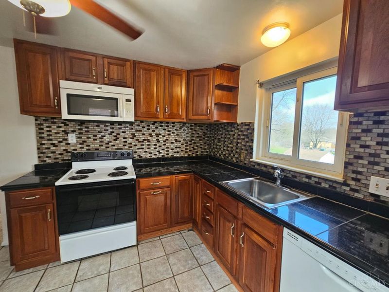 818 Woodyhill Drive, Cincinnati, OH 45238 Photo 7