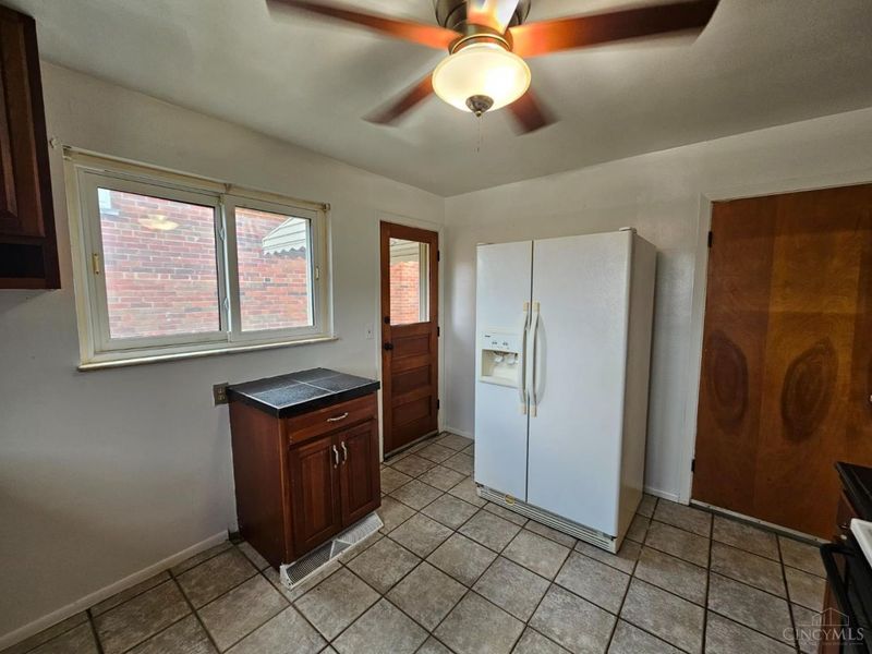 818 Woodyhill Drive, Cincinnati, OH 45238 Photo 9