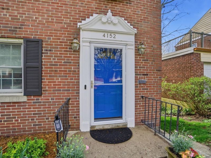 4152 Paxton Woods Drive, Cincinnati, OH 45209 Photo 2