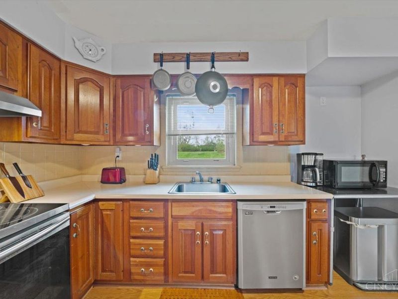 113 Siebenthaler Avenue, Reading, OH 45215 Photo 9