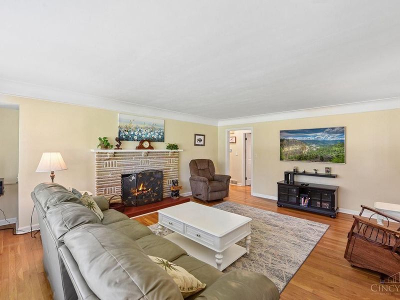 1075 Nimitz Lane, Anderson Twp, OH 45230 Photo 4