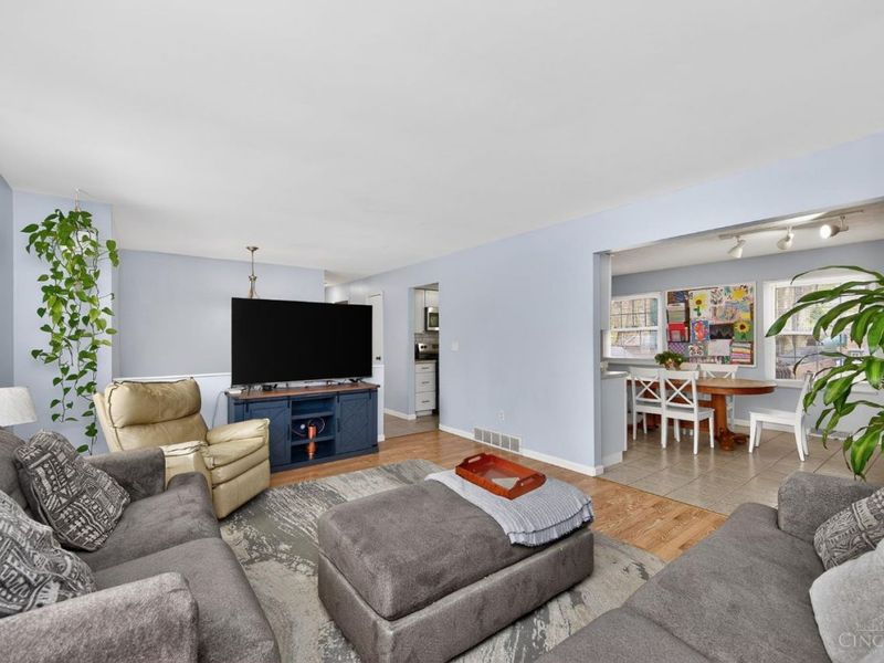 208 Glen Lake Road, Loveland, OH 45140 Photo 4