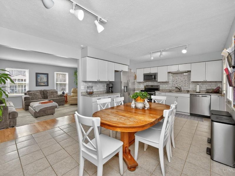 208 Glen Lake Road, Loveland, OH 45140 Photo 5