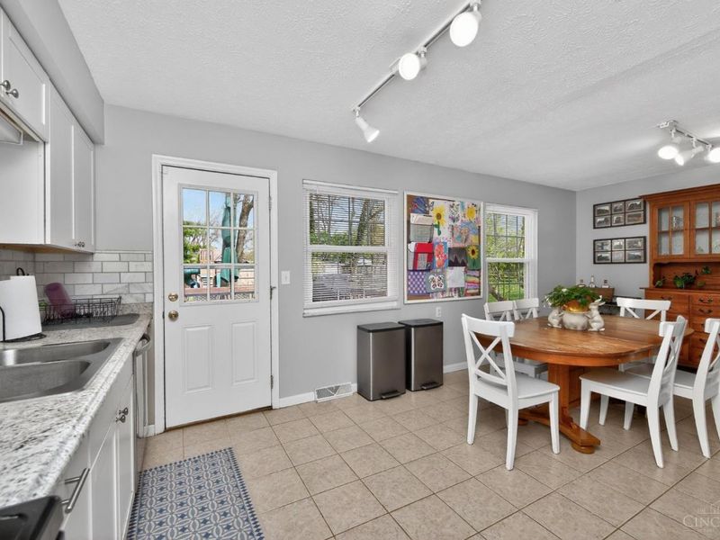 208 Glen Lake Road, Loveland, OH 45140 Photo 8