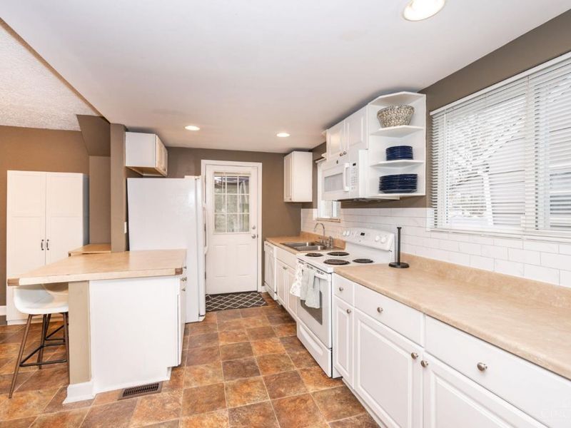 6848 Somerset Drive, Springfield Twp., OH 45224 Photo 10