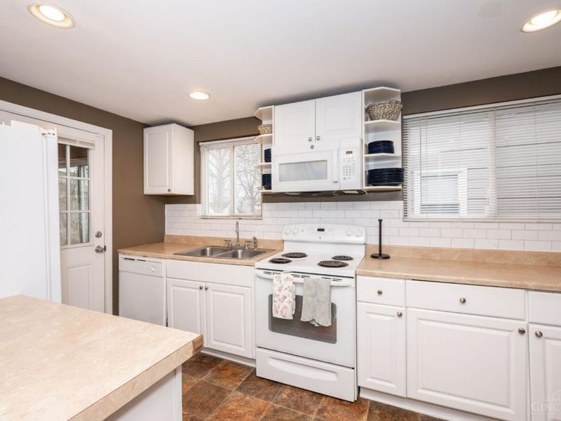 6848 Somerset Drive, Springfield Twp., OH 45224 Photo 9