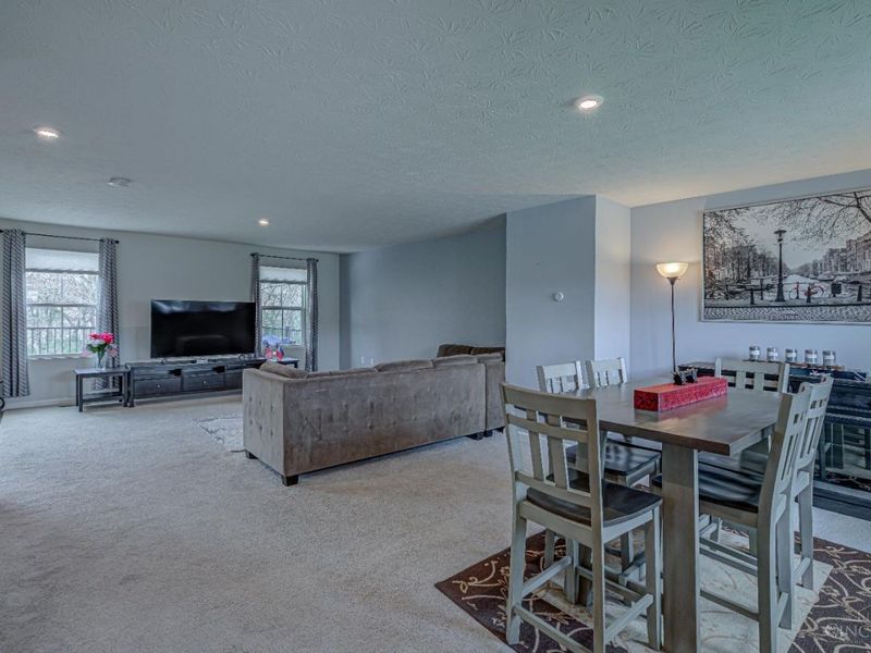 5821 Woodcreek Drive, Franklin, OH 45042 Photo 2