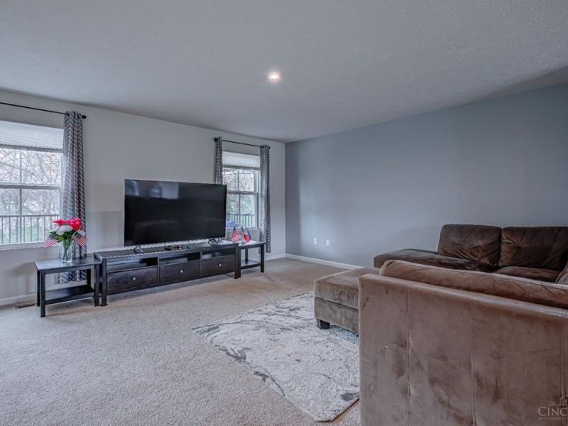 5821 Woodcreek Drive, Franklin, OH 45042 Photo 4