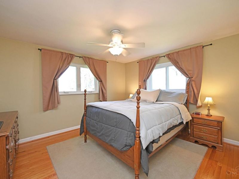 8851 Roundhill Road, Sycamore Township, OH 45236 Photo 11